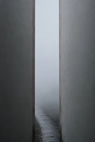 雾路错开的尽端