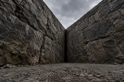 交界压石