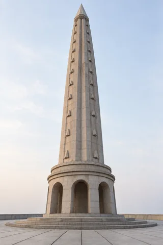 环台中的锥形纪念塔